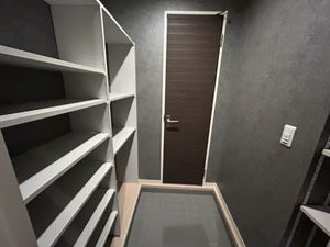 ルーチェ南茨木の玄関