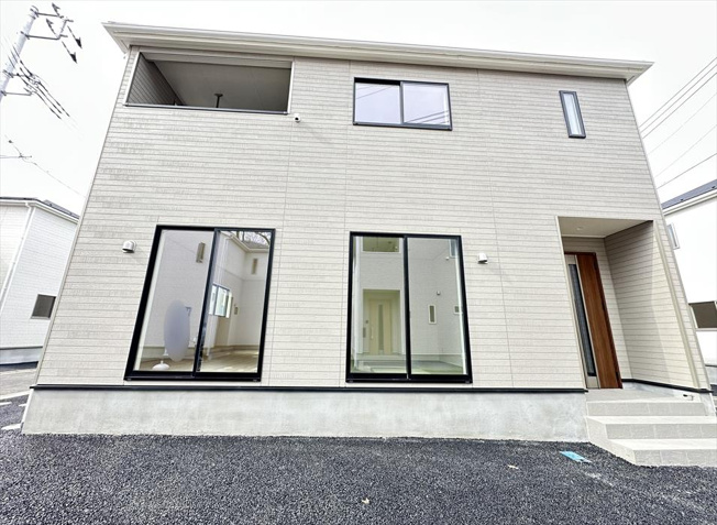 【外観】 | 朝霞市宮戸3丁目　新築一戸建住宅　全16棟　(志木本店) | 完成済みのためいつでも内覧可能です！
全16区画の大型開発分譲地につき住環境良好！