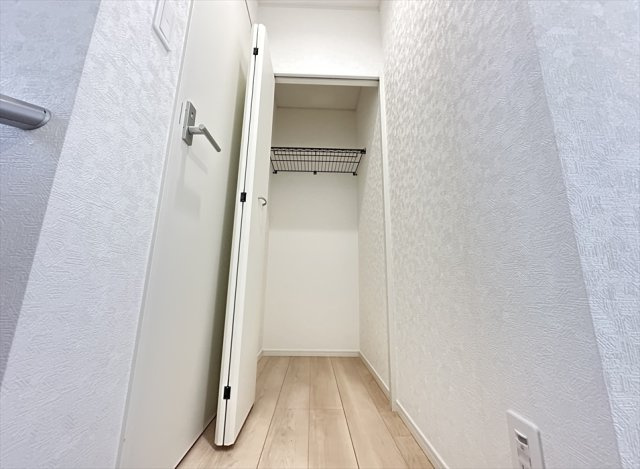 【収納】 | 朝霞市宮戸3丁目　新築一戸建住宅　全16棟　(志木本店) | 季節家電やアウトドア用品などの保管に便利な2階ホール収納