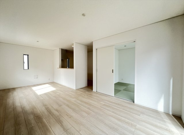 【居間・リビング】 | 朝霞市宮戸3丁目　新築一戸建住宅　全16棟　(志木本店) | 独立型のLDKはエアコンの効率が良く、省エネにもつながります。