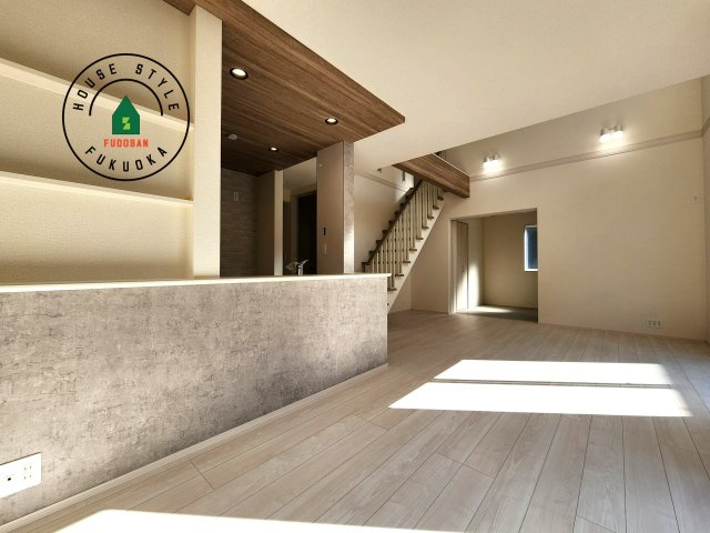 福岡市西区横浜2丁目第1-1棟（1号棟）の内観：施工例|キッチンから立ち込める香りが今日の料理を期待させます。