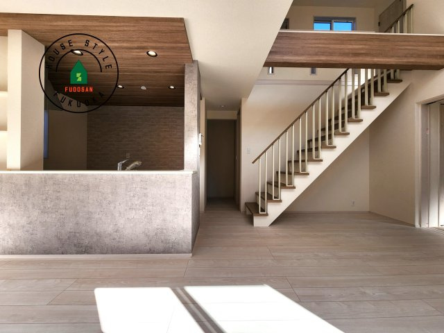 福岡市西区横浜2丁目第1-1棟（1号棟）の内観：施工例|キッチンからリビングをしっかり確認できます。家族の笑顔があふれる空間になりそうですね。