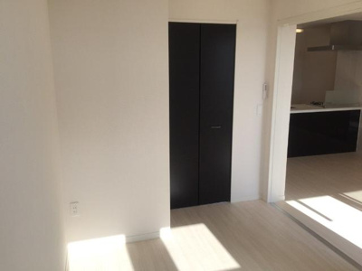 【内装】 | フェリーチェⅡ | 5.3帖の南向き洋室