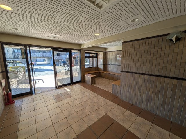 ライオンズマンション小牧のエントランス|落ち着いたエントランスです