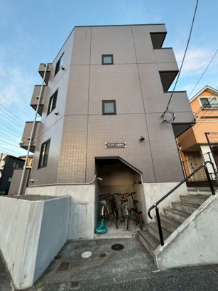 落ち着いた雰囲気の外観です 