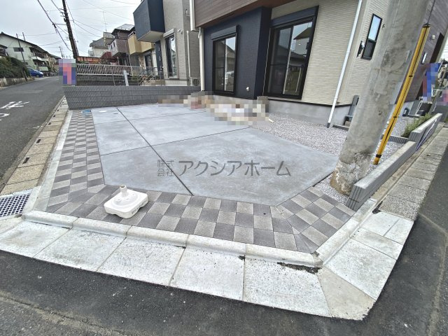 入間市久保稲荷4丁目・全1棟　新築一戸建　～南東×北東角地～の駐車場|カースペース並列3台（車種による）