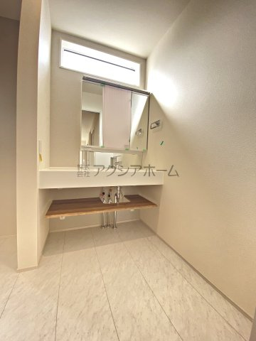 入間市久保稲荷4丁目・全1棟　新築一戸建　～南東×北東角地～の独立洗面台