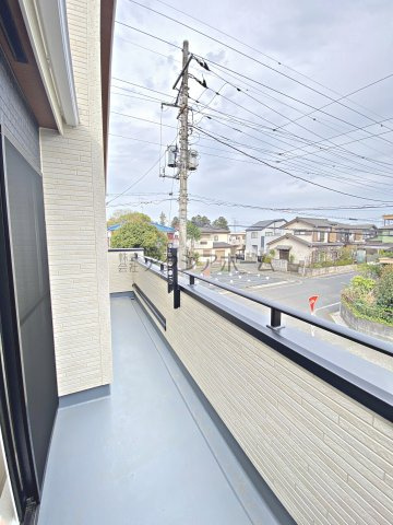 入間市久保稲荷4丁目・全1棟　新築一戸建　～南東×北東角地～のバルコニー