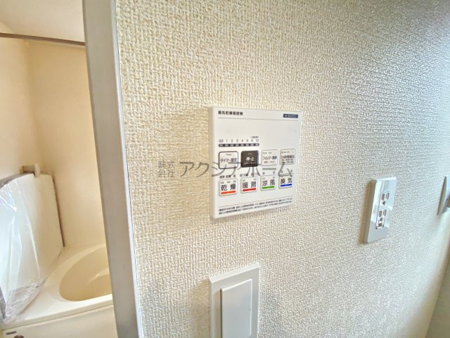 入間市久保稲荷4丁目・全1棟　新築一戸建　～南東×北東角地～の設備|浴室暖房乾燥機