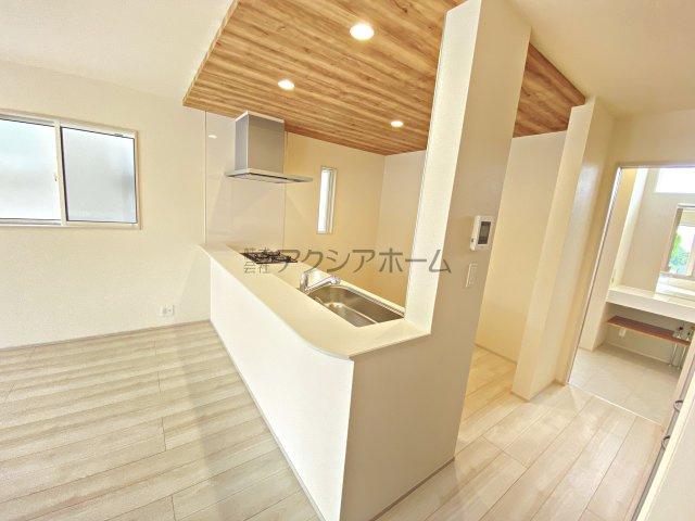 入間市久保稲荷4丁目・全1棟　新築一戸建　～南東×北東角地～のキッチン