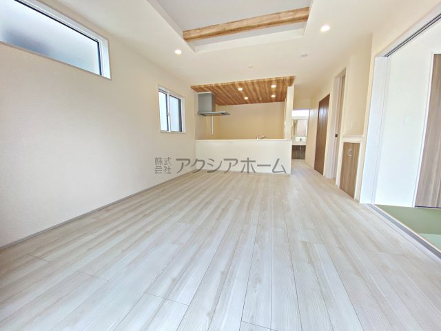 入間市久保稲荷4丁目・全1棟　新築一戸建　～南東×北東角地～の居間・リビング