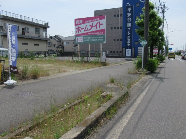 小牧市東新町売地の前面道路含む現地写真