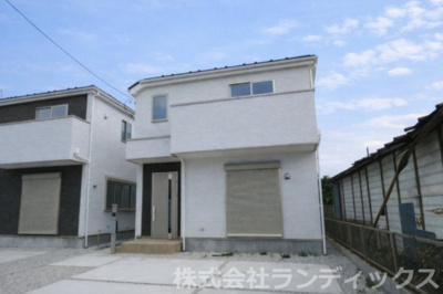 【外観】 | 福生市熊川新築　１号棟 | 建物完成済み　カースペース２台分あり
