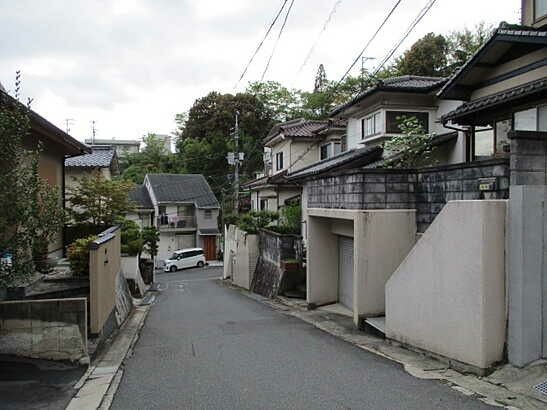 【前面道路含む現地写真】