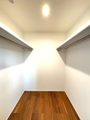 ＼新築モデルハウス／　好評販売中！　静岡市駿河区中村町１期　全１邸の収納|ご家族みんなの衣類を収納できるWIC。