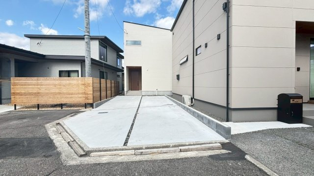 ＼新築モデルハウス／　好評販売中！　静岡市駿河区中村町１期　全１邸の外観|駐車３～４台可能です♪