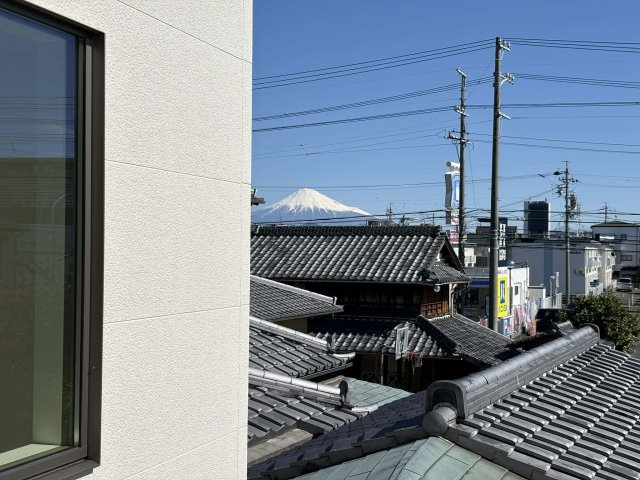 ＼新築モデルハウス／　好評販売中！　静岡市駿河区中村町１期　全１邸の展望|2階の窓から富士山が眺められます♪お