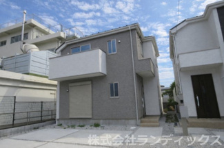 【外観】 | 福生市熊川新築　３号棟 | 建物完成済み　カースペース２台分あり