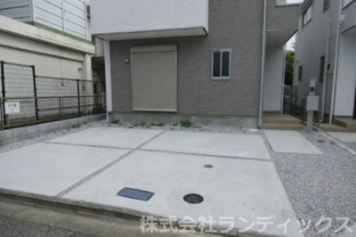 【駐車場】 | 福生市熊川新築　３号棟 | 建物完成済み　カースペース２台分あり
