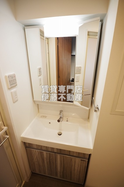 ワールドアイ名古屋城北の独立洗面台