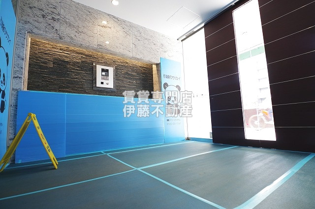 ワールドアイ名古屋城北のエントランス