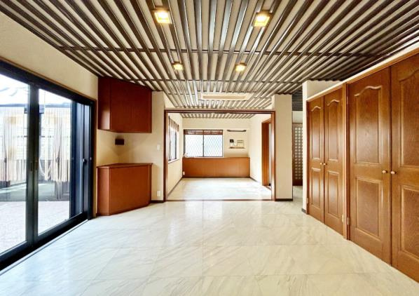 泉区緑園１丁目　中古戸建　5680万円の居間・リビング