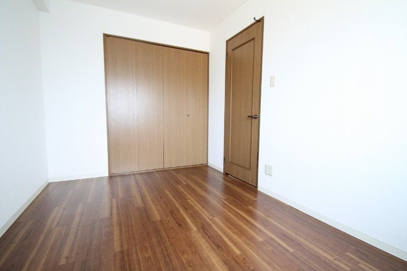 スカイロードの洋室