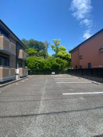 ソレイユ宮畔の駐車場