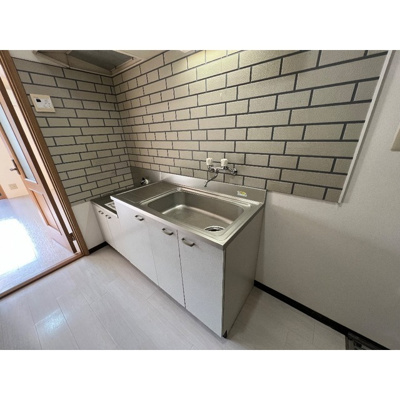 【キッチン】 | ベルエアーハイツⅠ号棟 | コンパクトなキッチンで掃除もラクラク