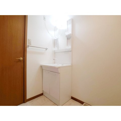 【洗面所】 | モダンピープルＢ棟 | スペースが確保できる洗面所です