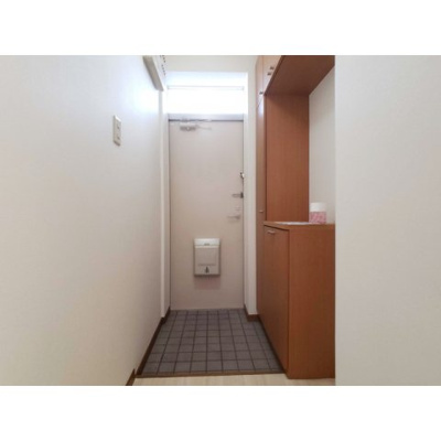 【玄関】 | モダンピープルＢ棟 | 明るい玄関です