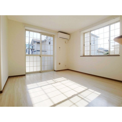 【居間・リビング】 | モダンピープルＢ棟 | ゆったり過ごせる居間です