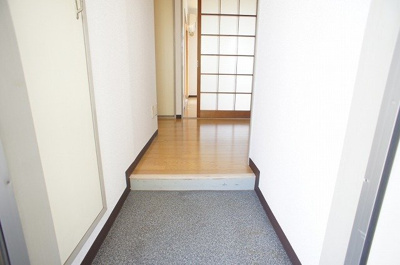 【玄関】 | レジデンス下栗 | きれいな玄関です