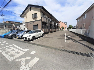 【駐車場】 | レジデンス下栗 | 駐車スペースもあります