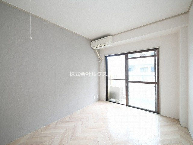 スカイブルーの居間・リビング|ゆったり過ごせる居間です