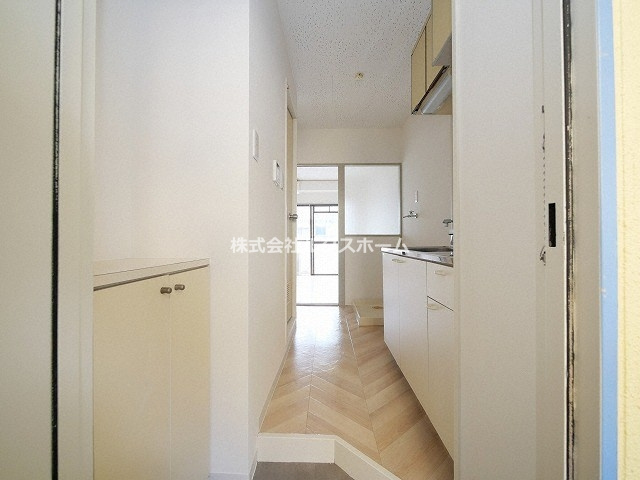 スカイブルーの内装|明るい室内です