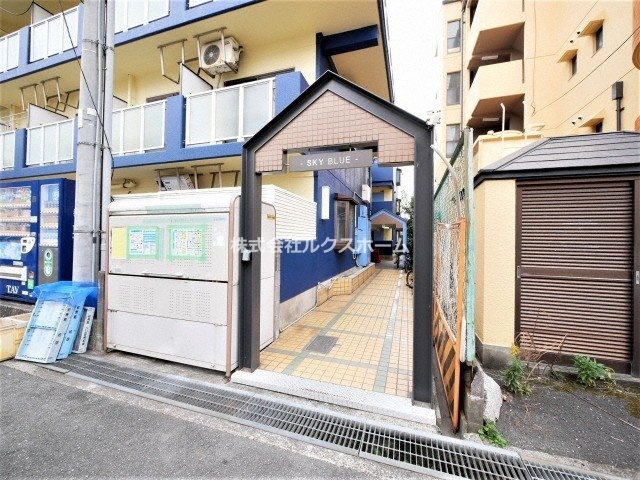 スカイブルーのロビー|毎日通るロビーはこのようになっています