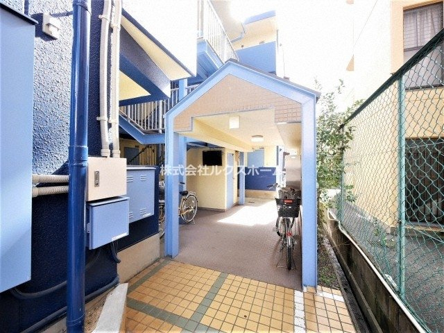 スカイブルーのエントランス|エントランスです