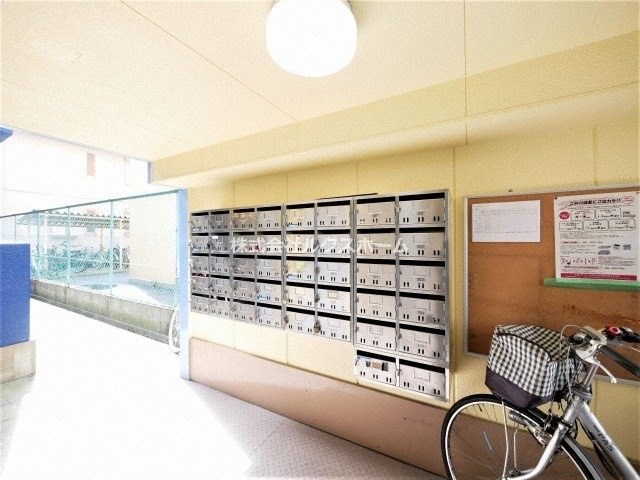 スカイブルーのロビー|建物の内部です