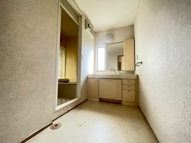 八街ろの独立洗面台