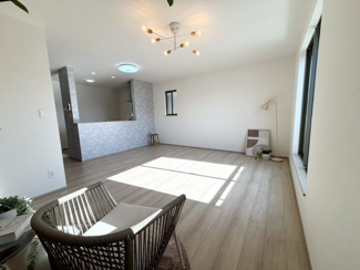 【居間・リビング】 | 高槻市柱本6丁目　新築戸建