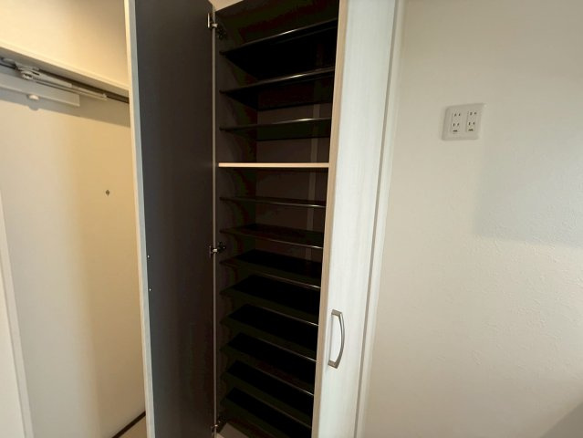 プルメリア阪大前の収納