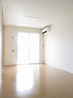 【居間・リビング】 | シャン・ド・フルールⅠ | こちらのリビングで趣味の時間をお楽しみください