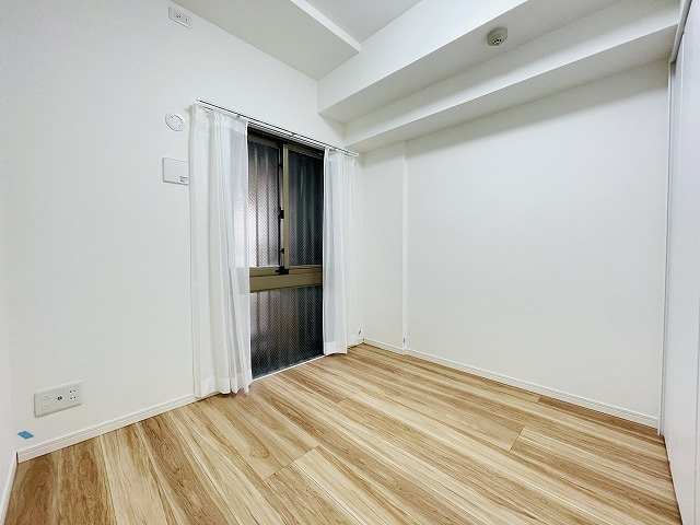 【洋室】 | コスモ博多古門戸 | 4.5帖の納戸は洋室としてもお使いいただけます。収納あり