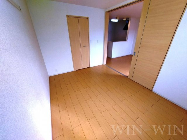 エバーラスト WESTの洋室