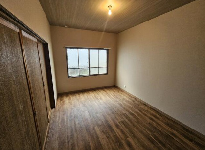 東朝霧丘戸建の洋室