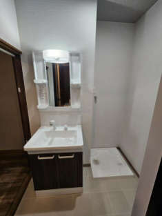 東朝霧丘戸建の洗面所