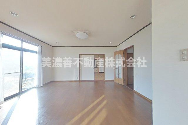 ６６０８７　岐阜市又丸中古戸建て（事務所付き）の居間・リビング