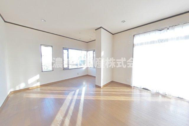 ６６０８７　岐阜市又丸中古戸建て（事務所付き）の居間・リビング