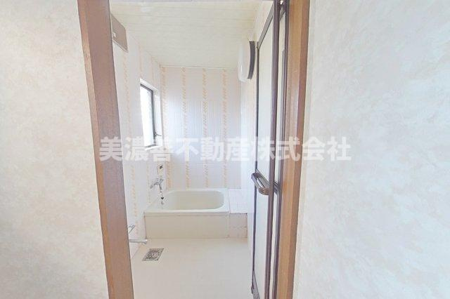 ６６０８７　岐阜市又丸中古戸建て（事務所付き）の浴室